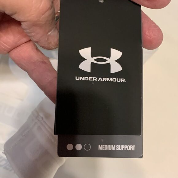Under Armour Size Large cross back white bra/medium support - Picture 8 of 12